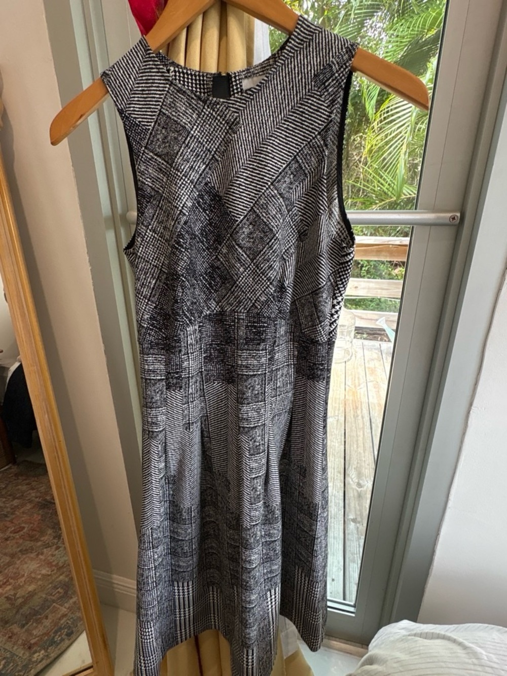 H&M Black & White Patterned Sleeveless Midi Dress with back zipper Size 4